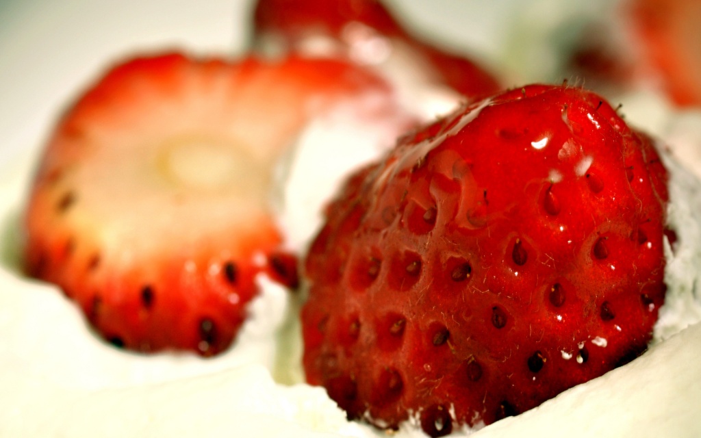 Strawberries And Cream HD Wallpaper